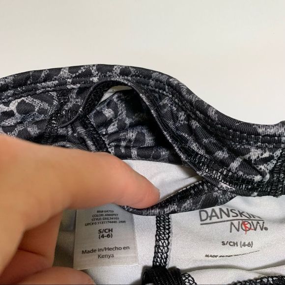 Danskin Now Fitted Crop Leggings size Small | Gray Leopard 18" Inseam - Picture 3 of 9